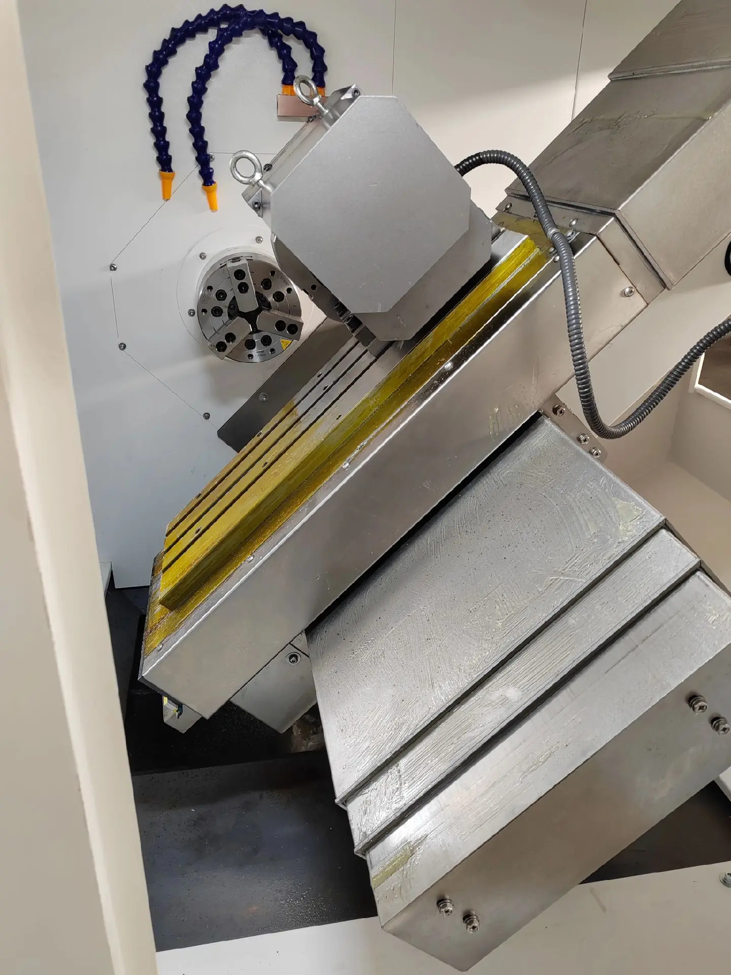 tool holder is on working