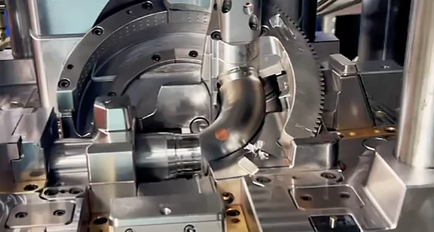complicate injection mold