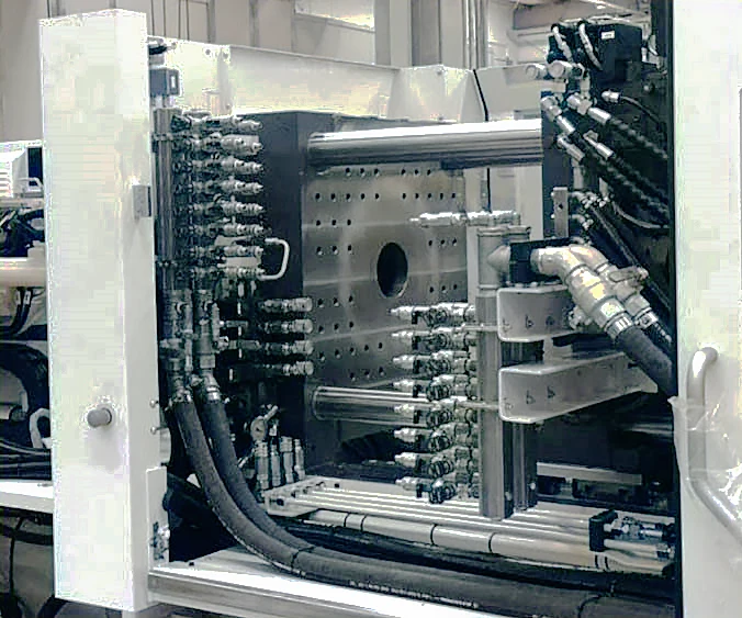 Figure 4 Injection molding machine integrated mold cooling control system