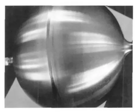 Fig. 1 Low temperature titanium alloy gas bottle