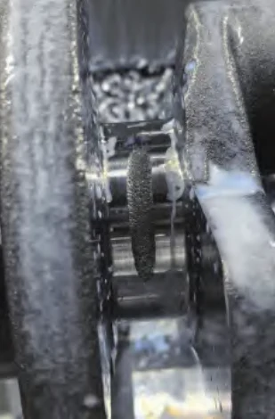 Figure 5 Machining defects caused by radial deformation