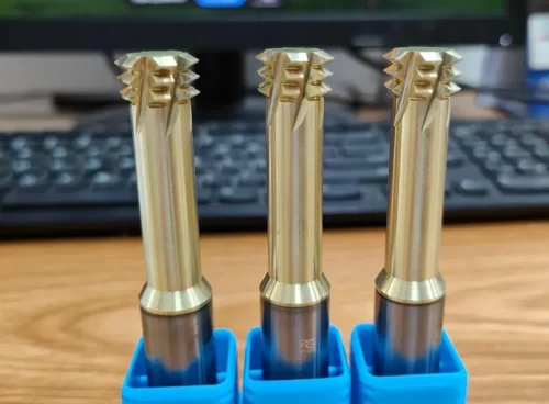 Figure 4 Three teeth thread milling cutter